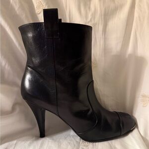 Authentic Chanel Interlocking CC LOGO black leather ankle bootie size 40IT/9.5US